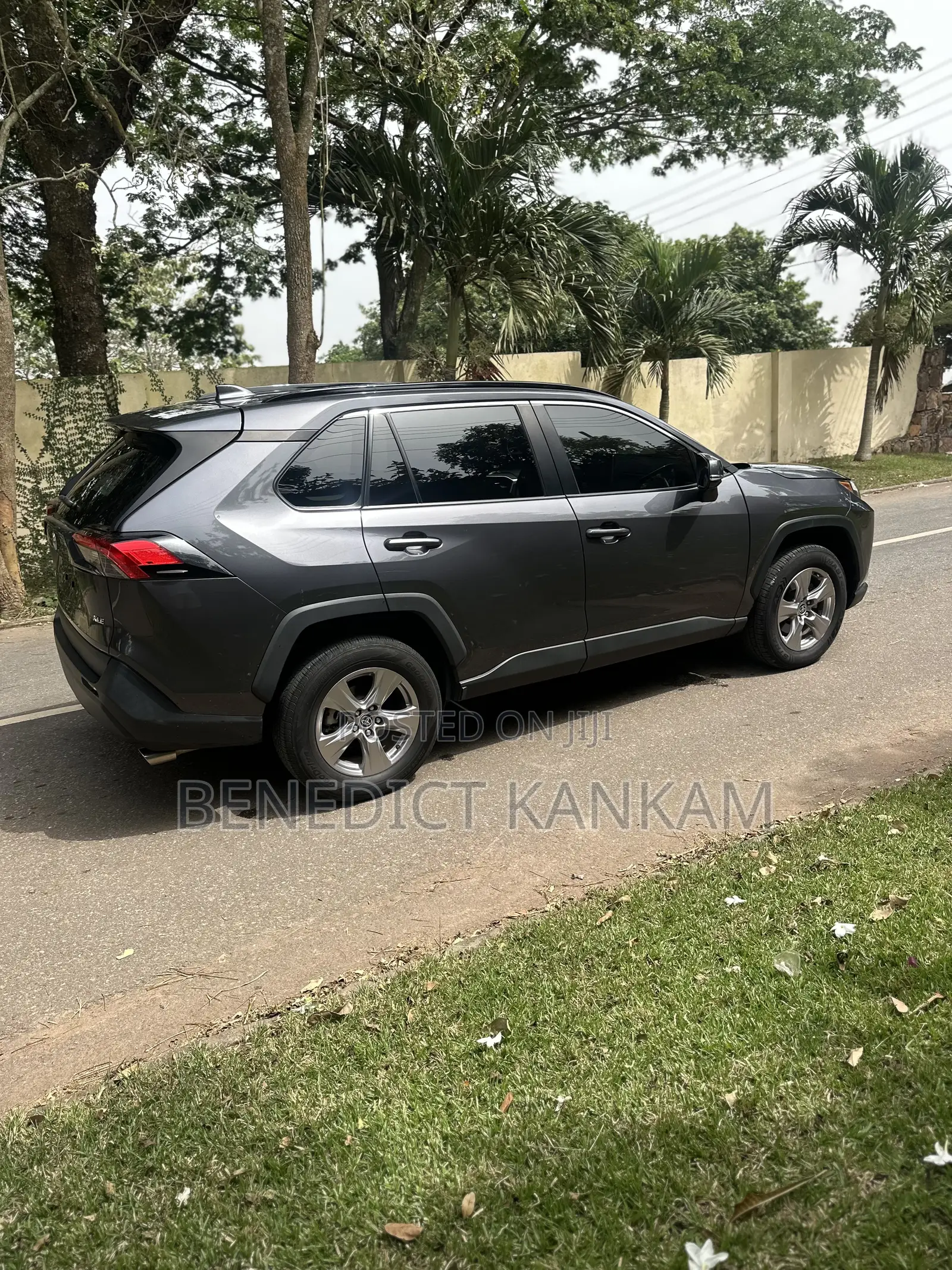 Toyota RAV4 XLE AWD 2023 Gray