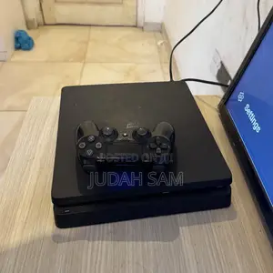 Playstation 4 Console