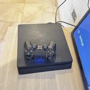 Playstation 4 Console