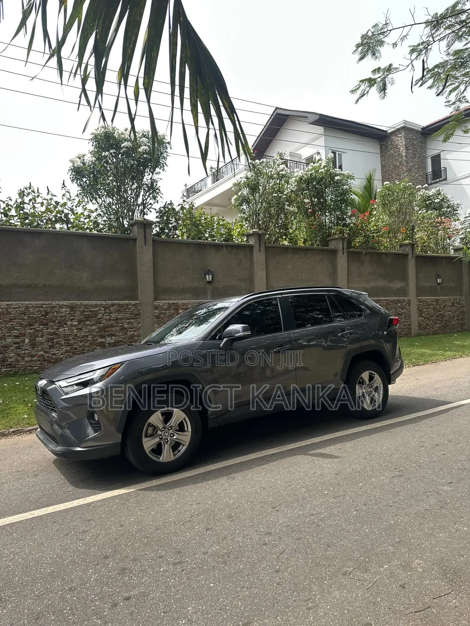 Toyota RAV4 XLE AWD 2023 Gray