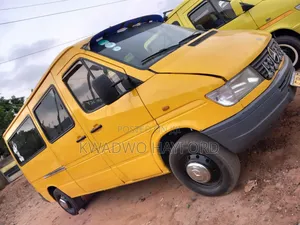Mercedes-Benz Sprinter 2009 Yellow