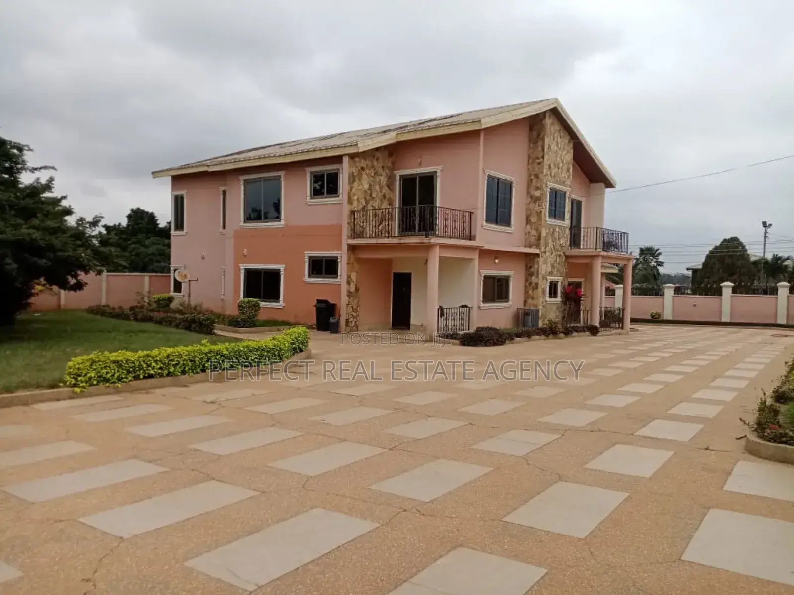 Furnished 6bdrm House in Atasomanso, Kumasi Metropolitan for rent