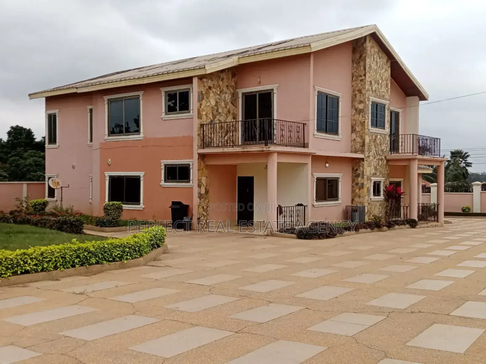 Furnished 6bdrm House in Atasomanso, Kumasi Metropolitan for rent