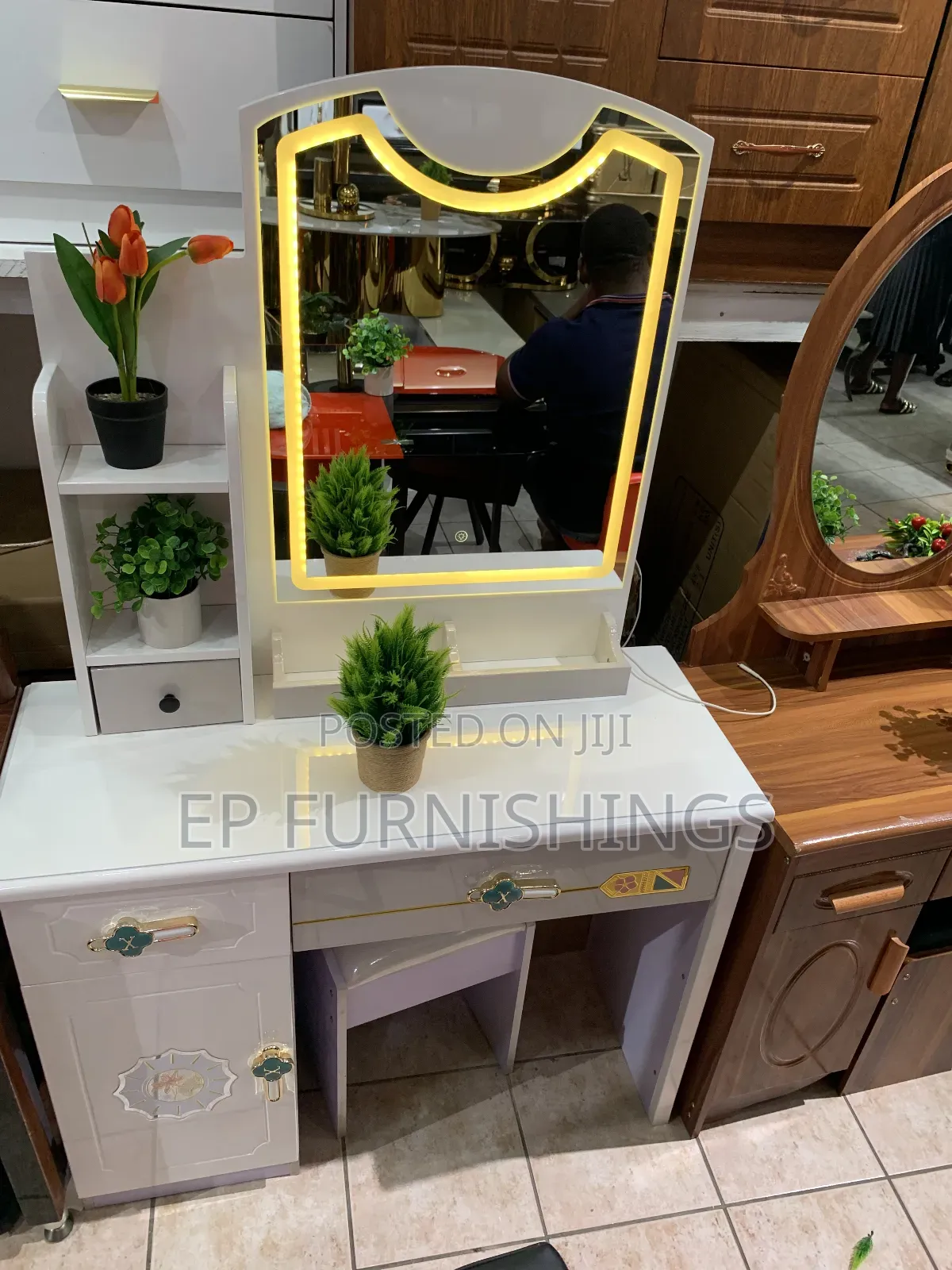 Led Dresser