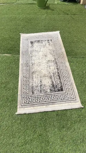Short White and Black Carpet for Sale