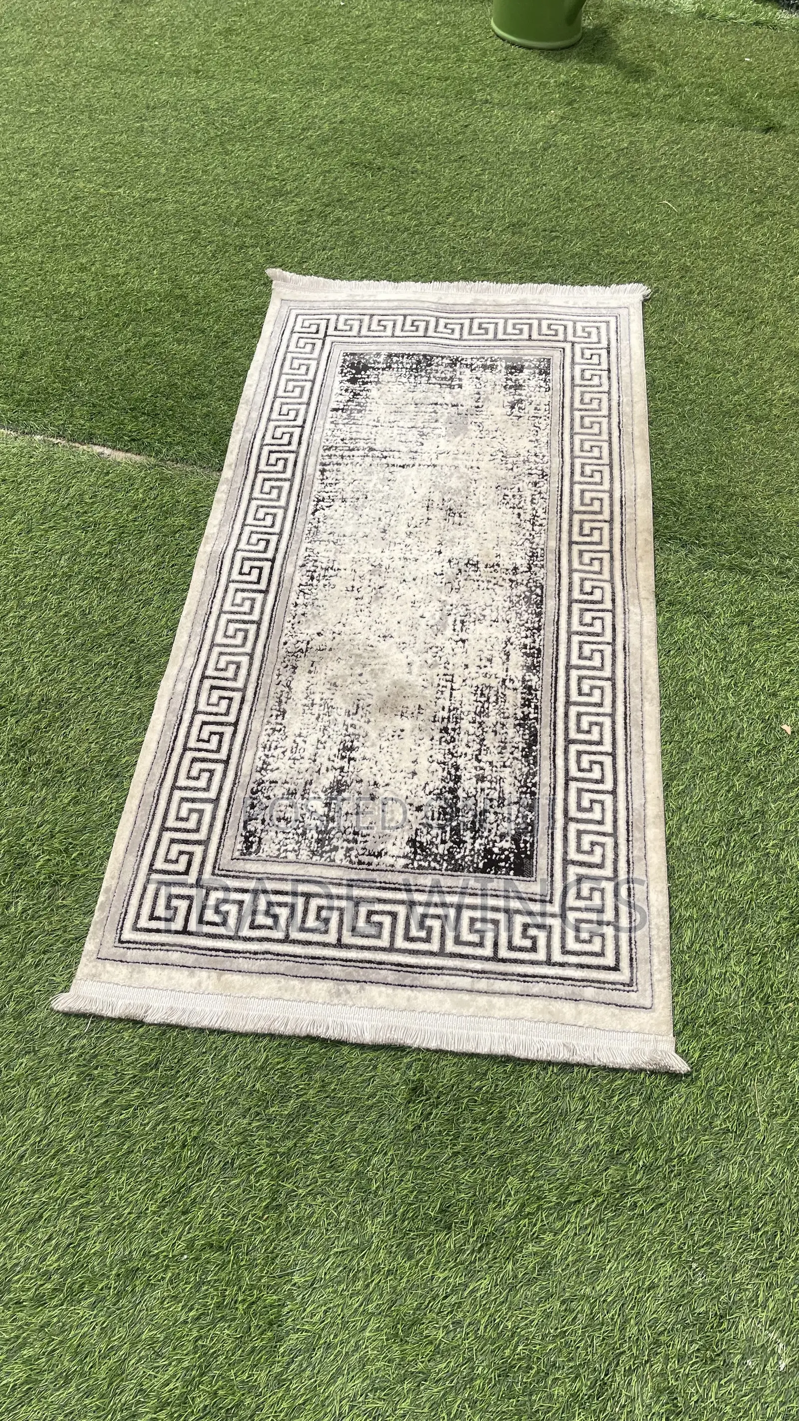Short White and Black Carpet for Sale