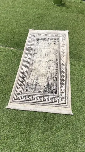 Short White and Black Carpet for Sale