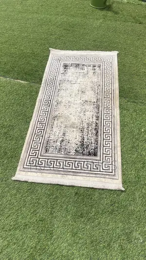 Short White and Black Carpet for Sale