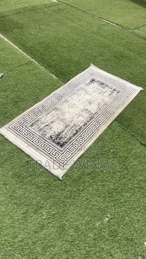 Short White and Black Carpet for Sale
