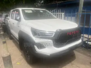 Toyota Hilux Revo Double Cab Petrol 2.7 AWD 2021 White