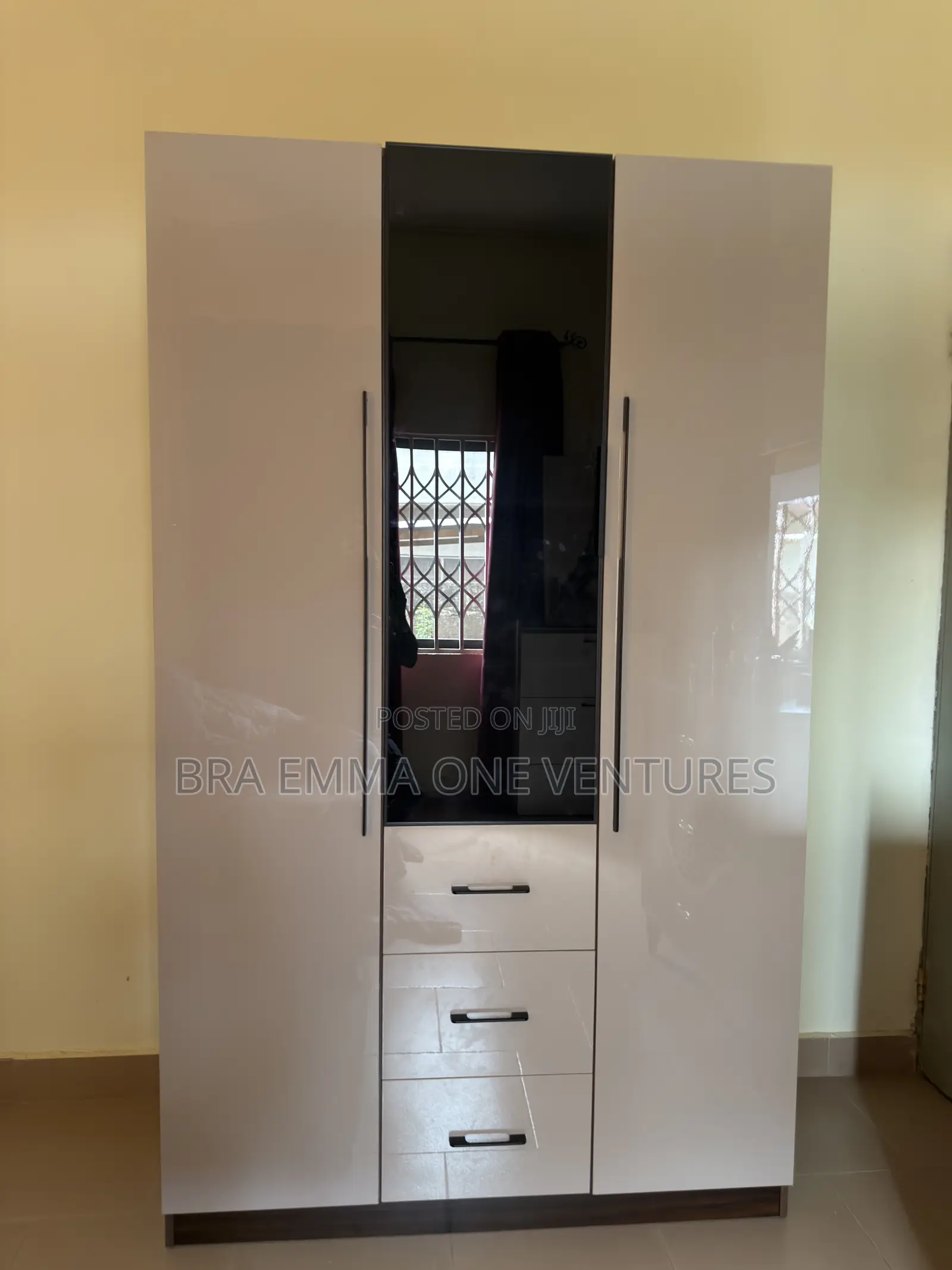 Brand New 3in1 Wardrobe (Mdf Laminated Board)