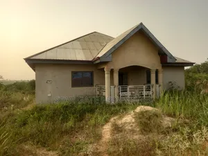 8bdrm House in Jachie Pramso, Kumasi Metropolitan for sale