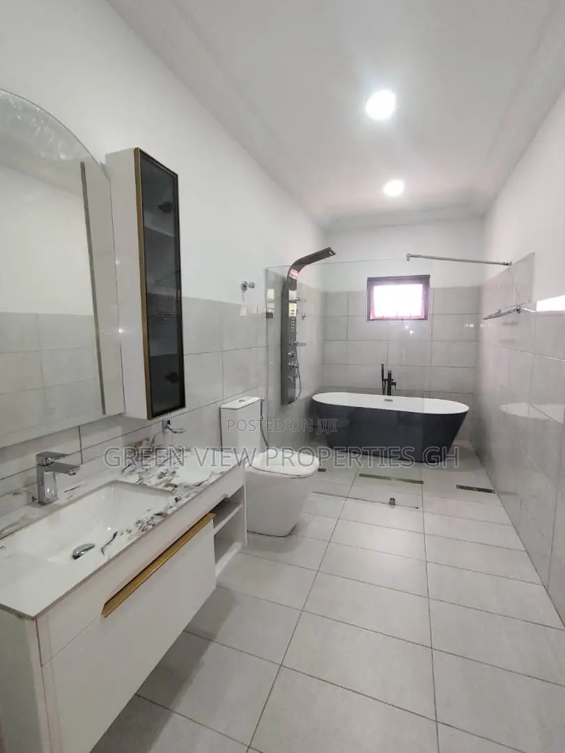 15 Bedroom House Commercial Property for Rent