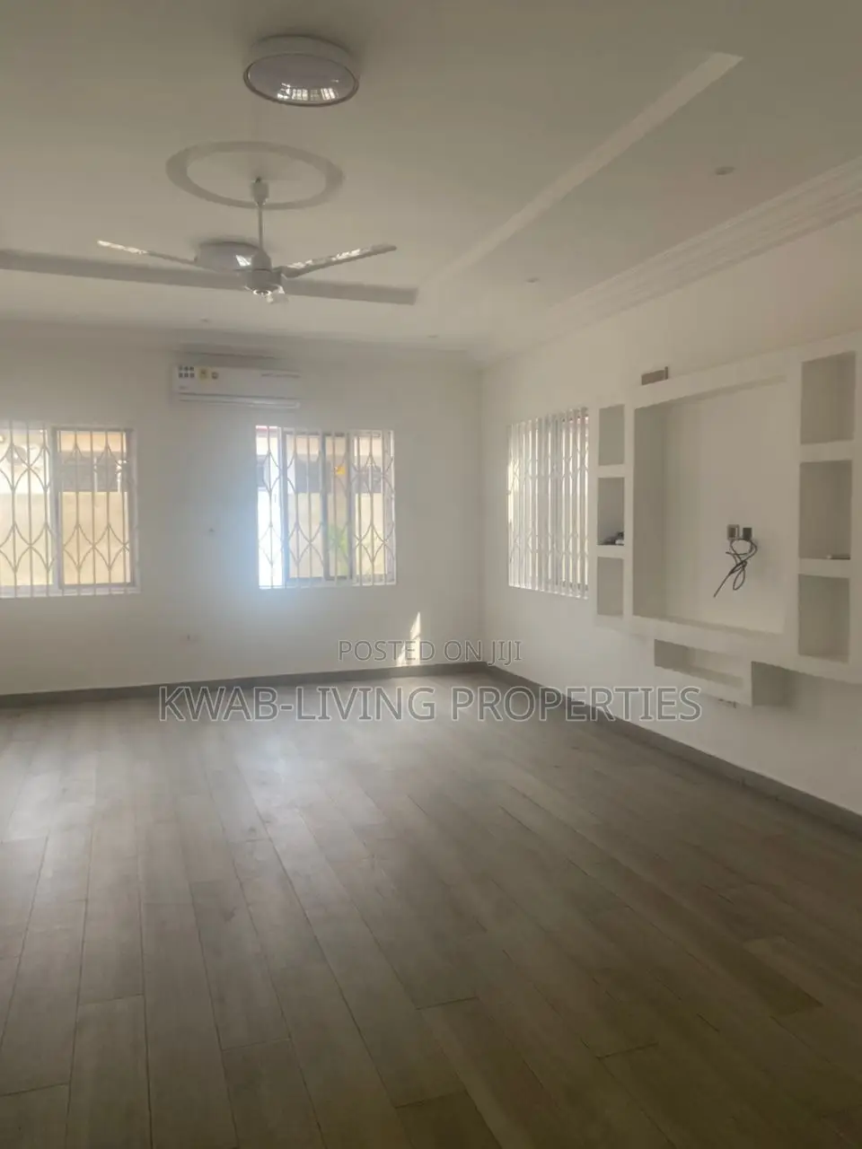 4bdrm House in Lake Side Estate for rent