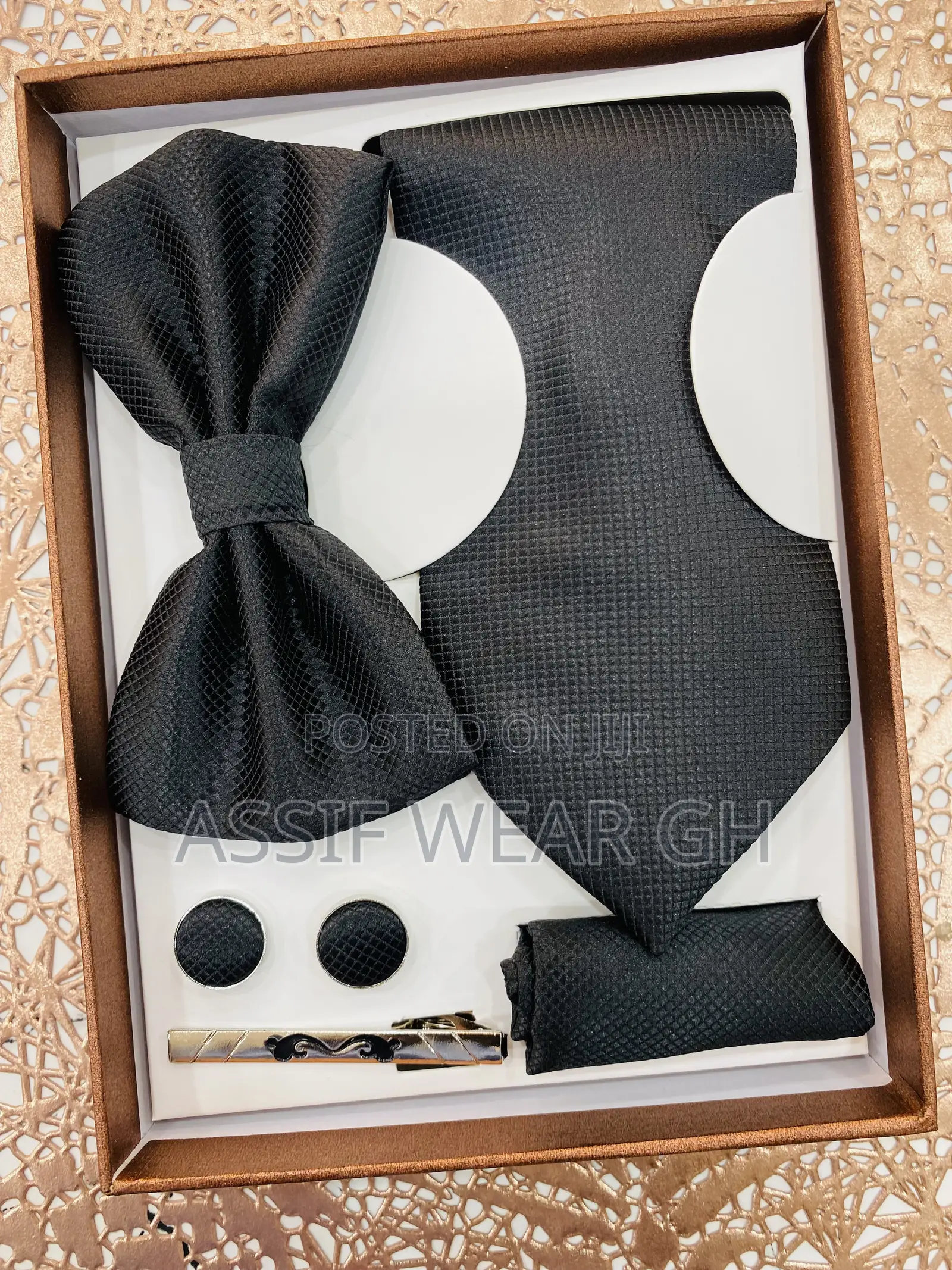 Fashionable Black Bow Tie