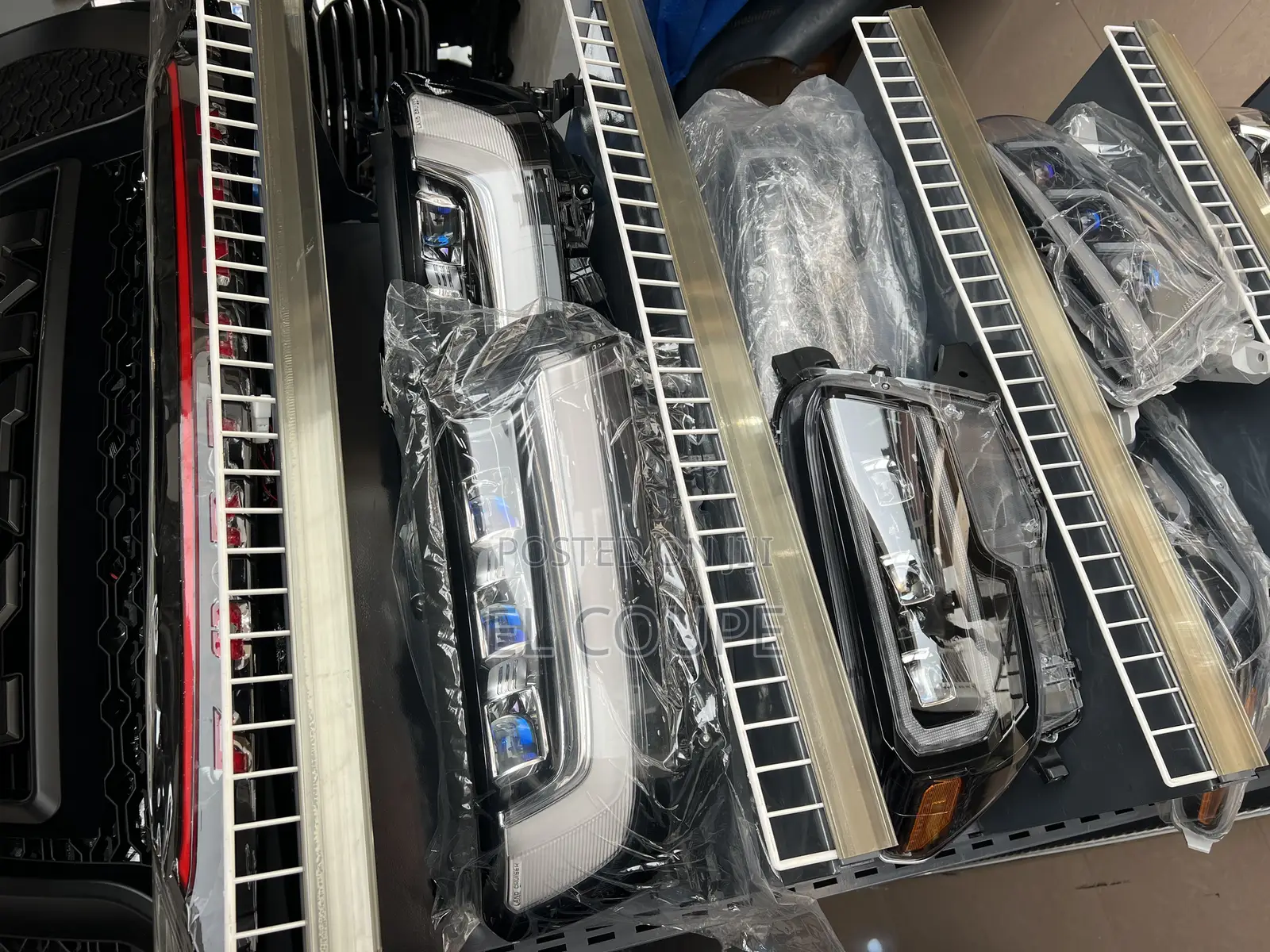 Land Cruiser Prado / V8 Spec Headlights