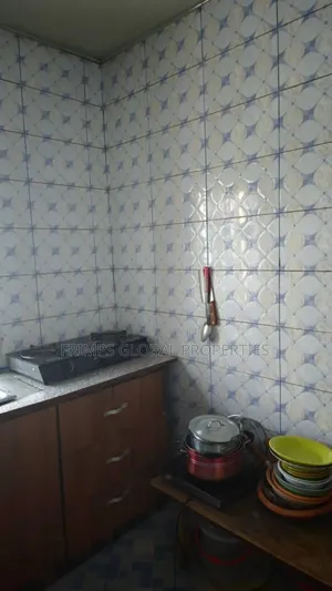 9bdrm Apartment in Ashomang Estate for sale