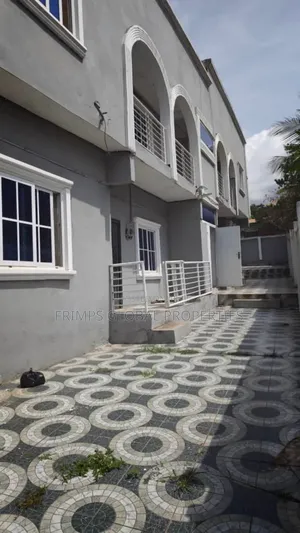 9bdrm Apartment in Ashomang Estate for sale