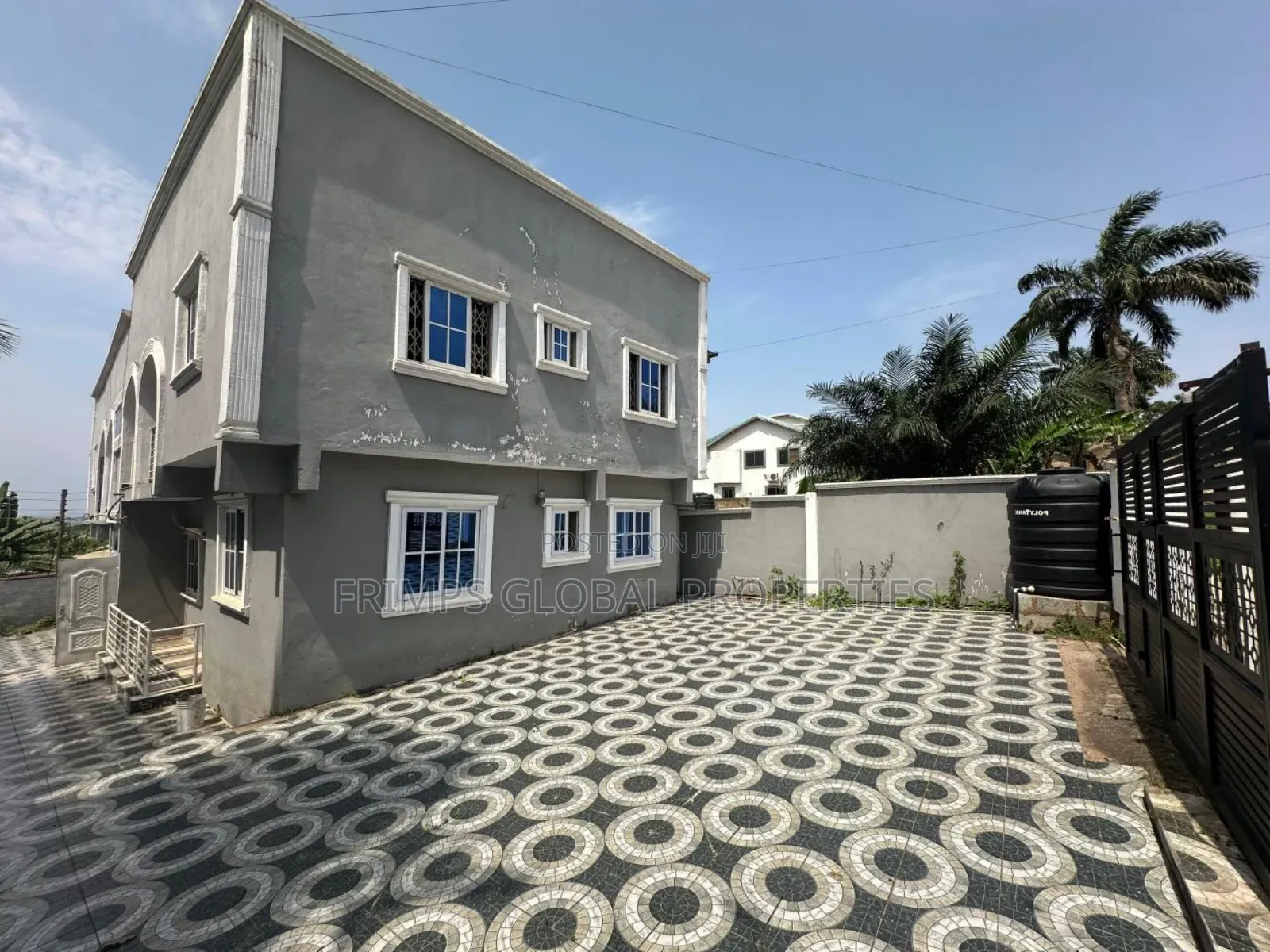 9bdrm Apartment in Ashomang Estate for sale
