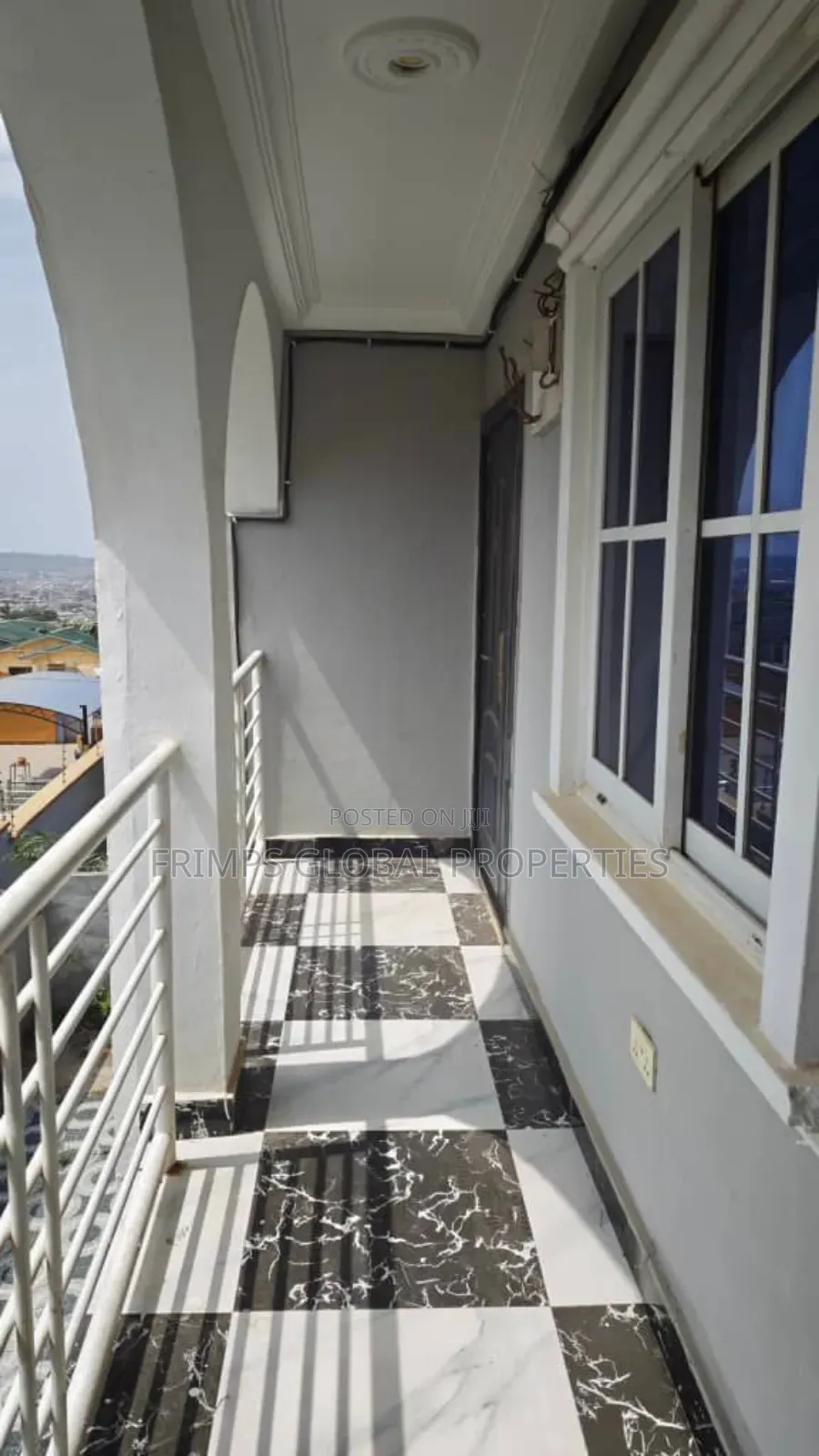 9bdrm Apartment in Ashomang Estate for sale