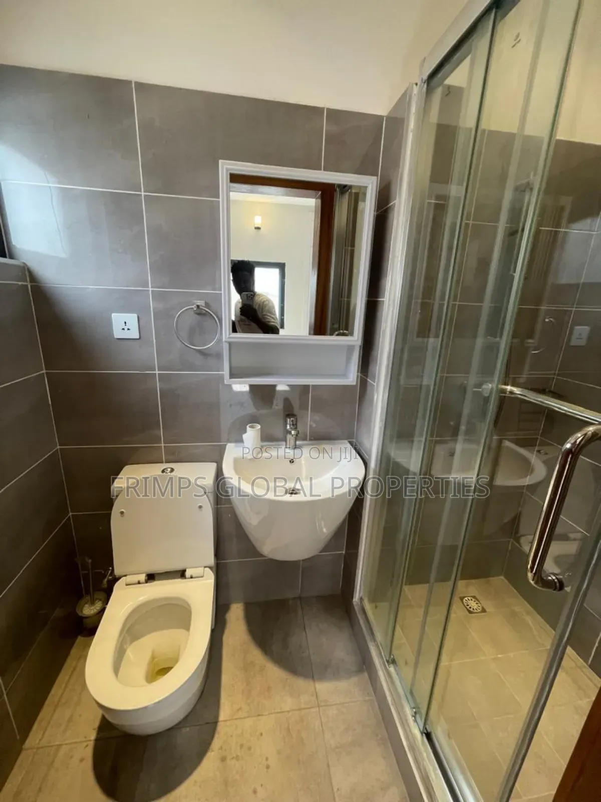 4bdrm House in Adenta for sale