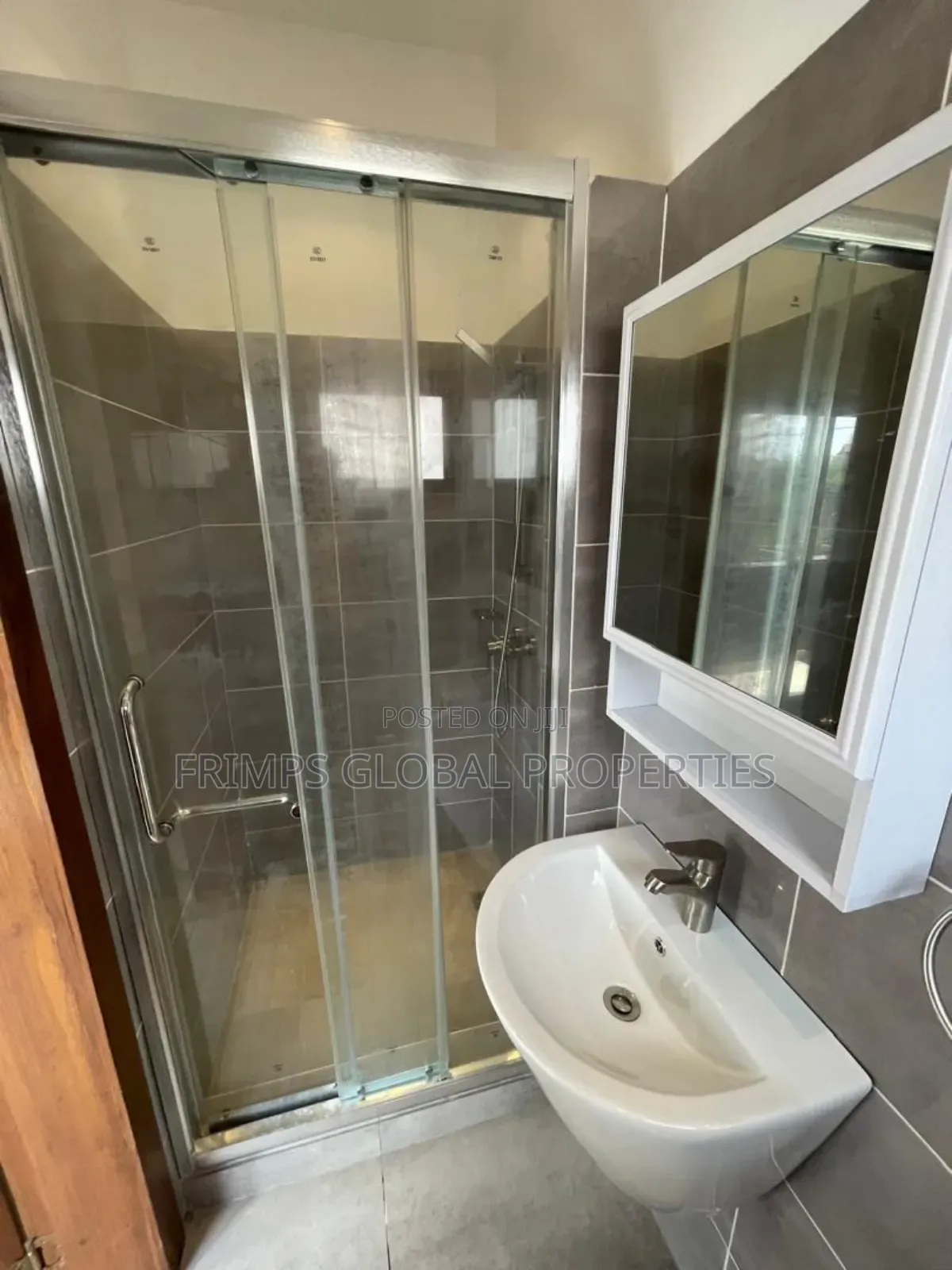 4bdrm House in Adenta for sale