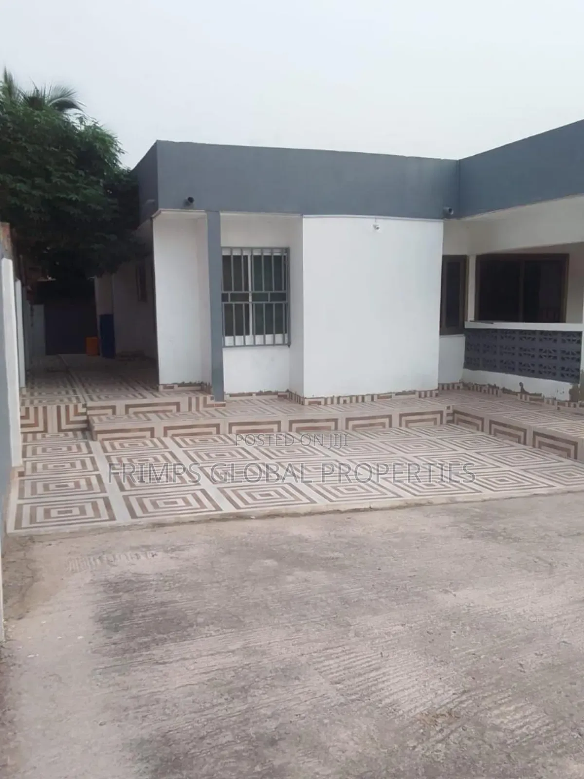 4bdrm House in Awoshie for sale