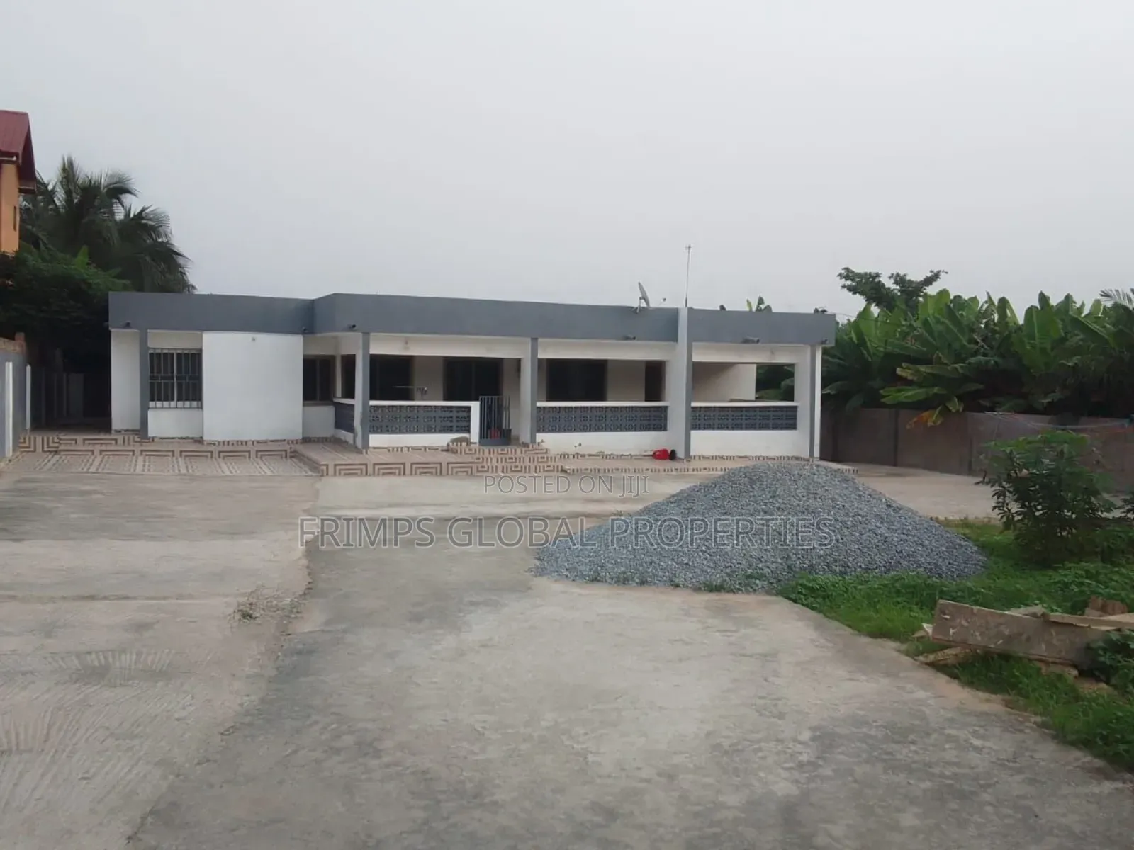 4bdrm House in Awoshie for sale