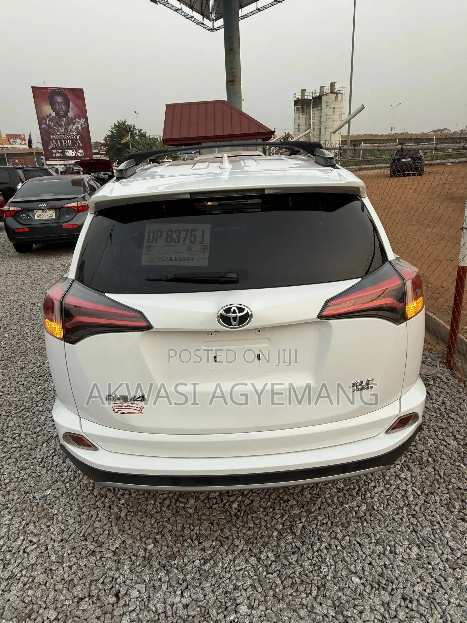 Toyota RAV4 XLE 4dr SUV (2.5L 4cyl 6A) 2018 White