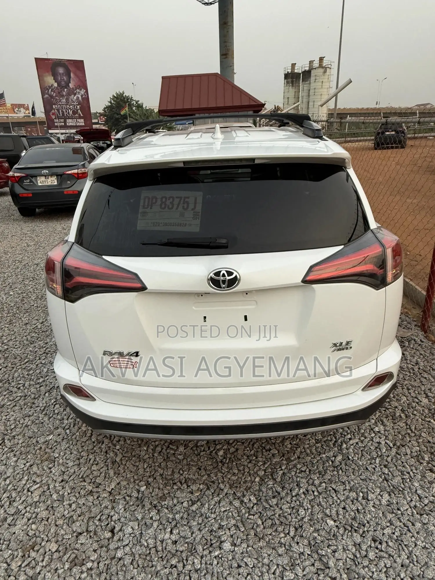 Toyota RAV4 XLE 4dr SUV (2.5L 4cyl 6A) 2018 White