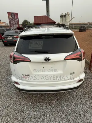 Toyota RAV4 XLE 4dr SUV (2.5L 4cyl 6A) 2018 White