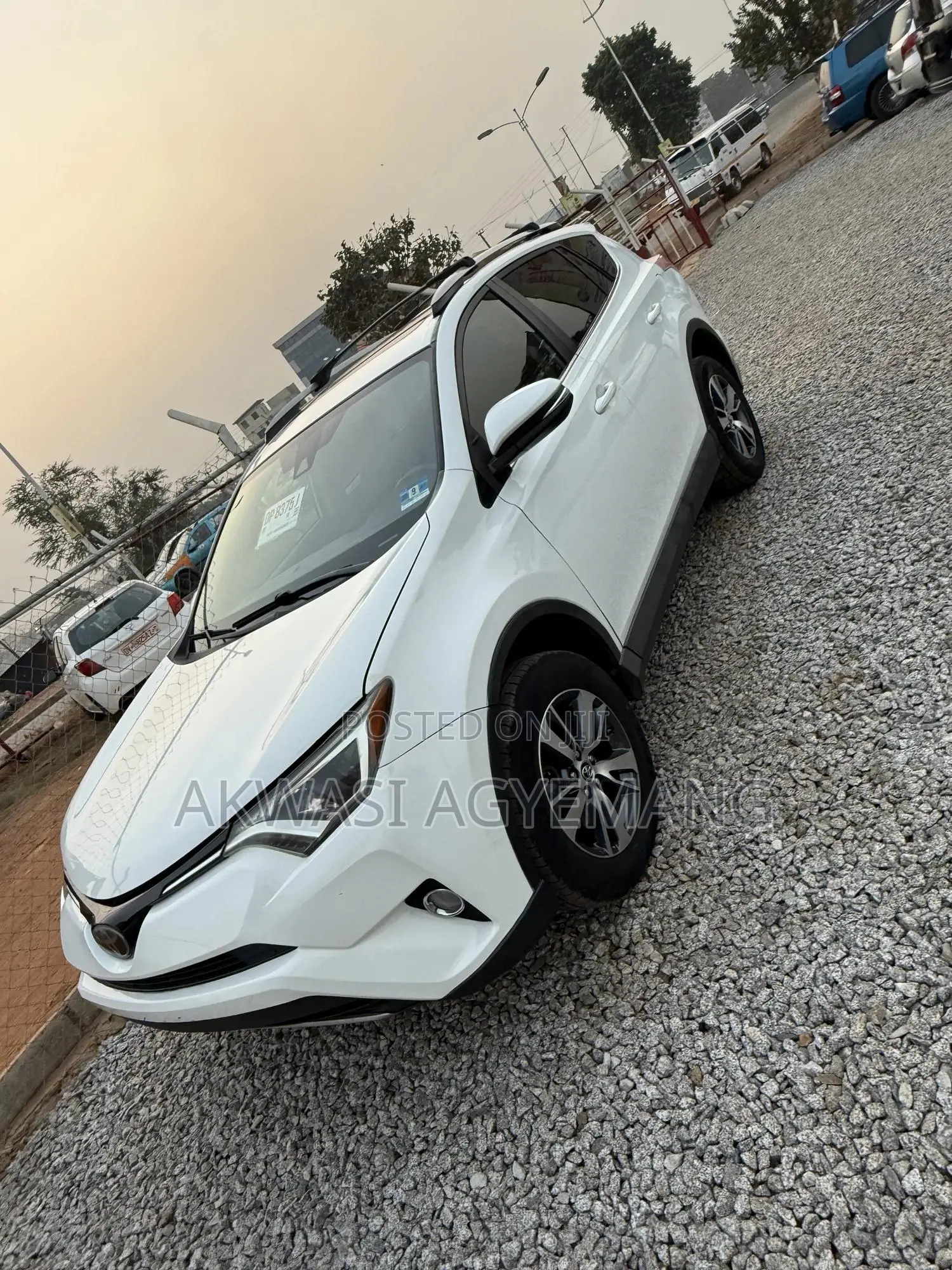 Toyota RAV4 XLE 4dr SUV (2.5L 4cyl 6A) 2018 White