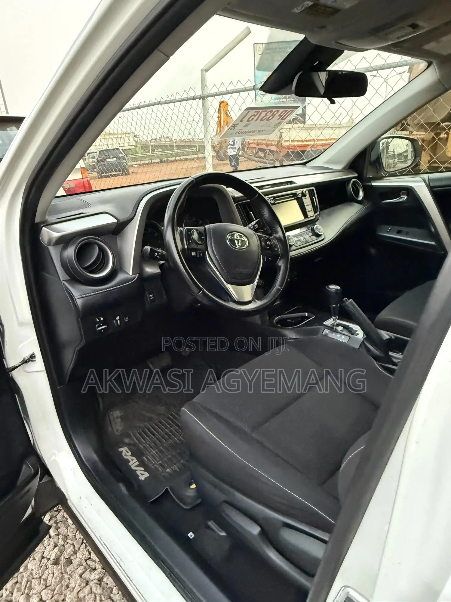 Toyota RAV4 XLE 4dr SUV (2.5L 4cyl 6A) 2018 White