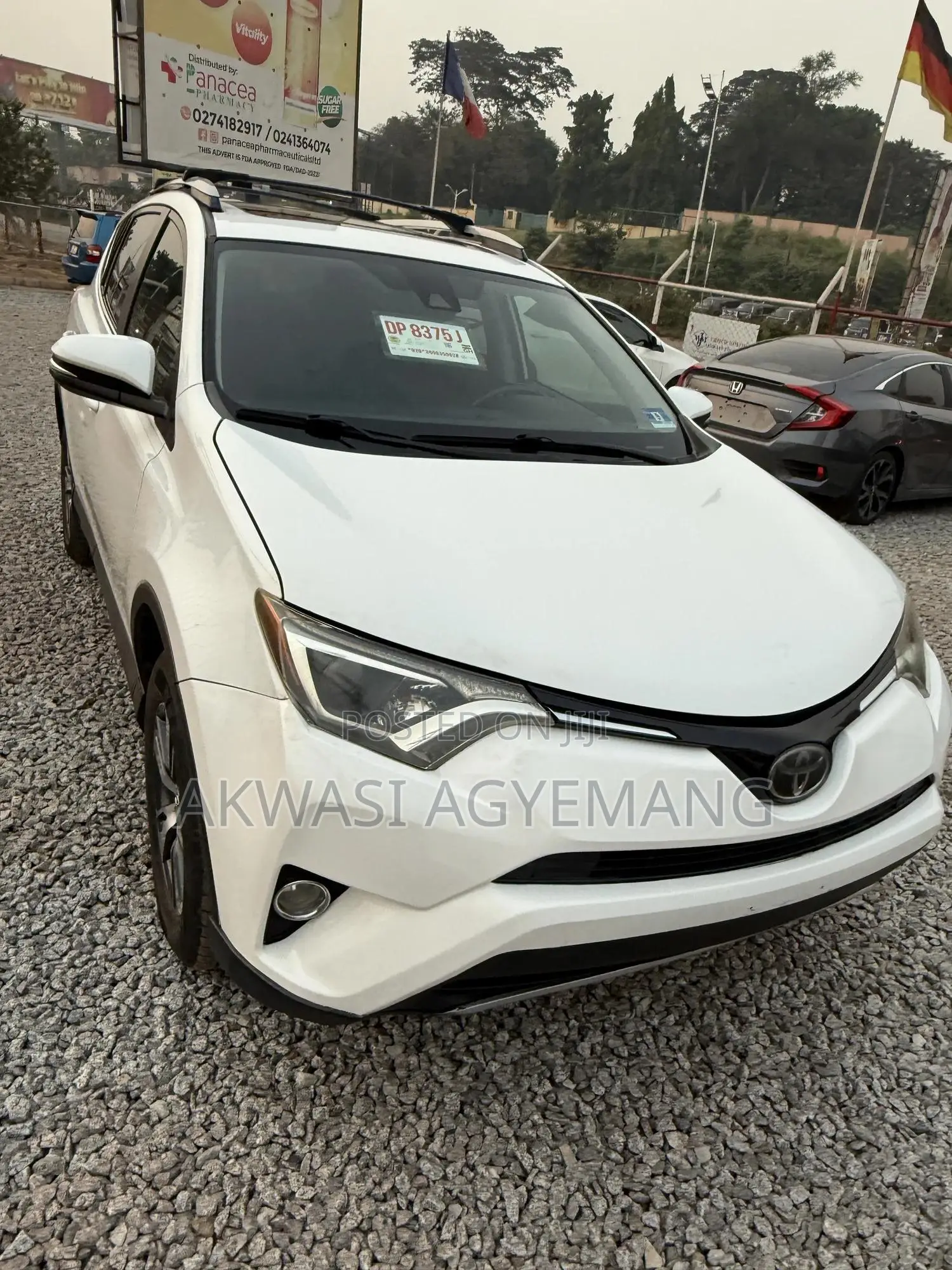 Toyota RAV4 XLE 4dr SUV (2.5L 4cyl 6A) 2018 White