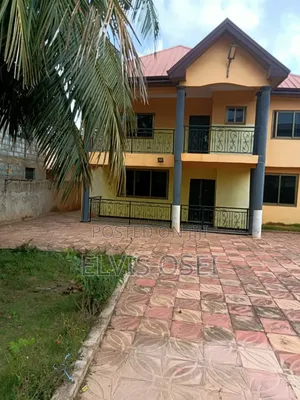 4bdrm Duplex in Agape Up Twon for rent