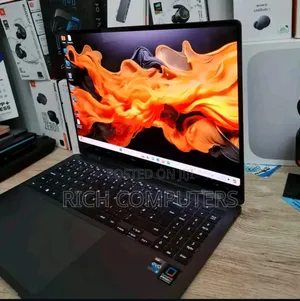 New Laptop Samsung Galaxy Book5 Pro 16GB Intel Core i5 SSD 512GB