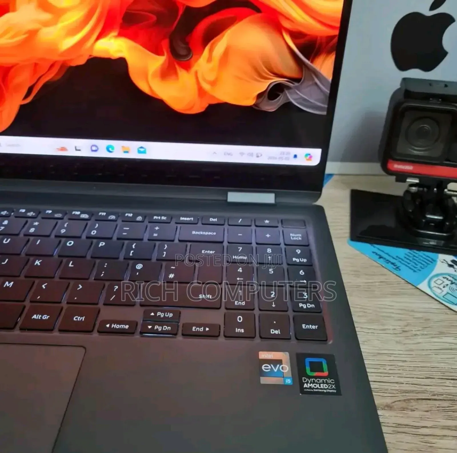 New Laptop Samsung Galaxy Book5 Pro 16GB Intel Core i5 SSD 512GB
