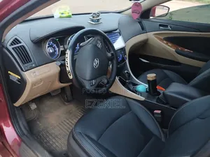 Hyundai Sonata GLS Sedan FWD (2.4L 4cyl 6A) 2013