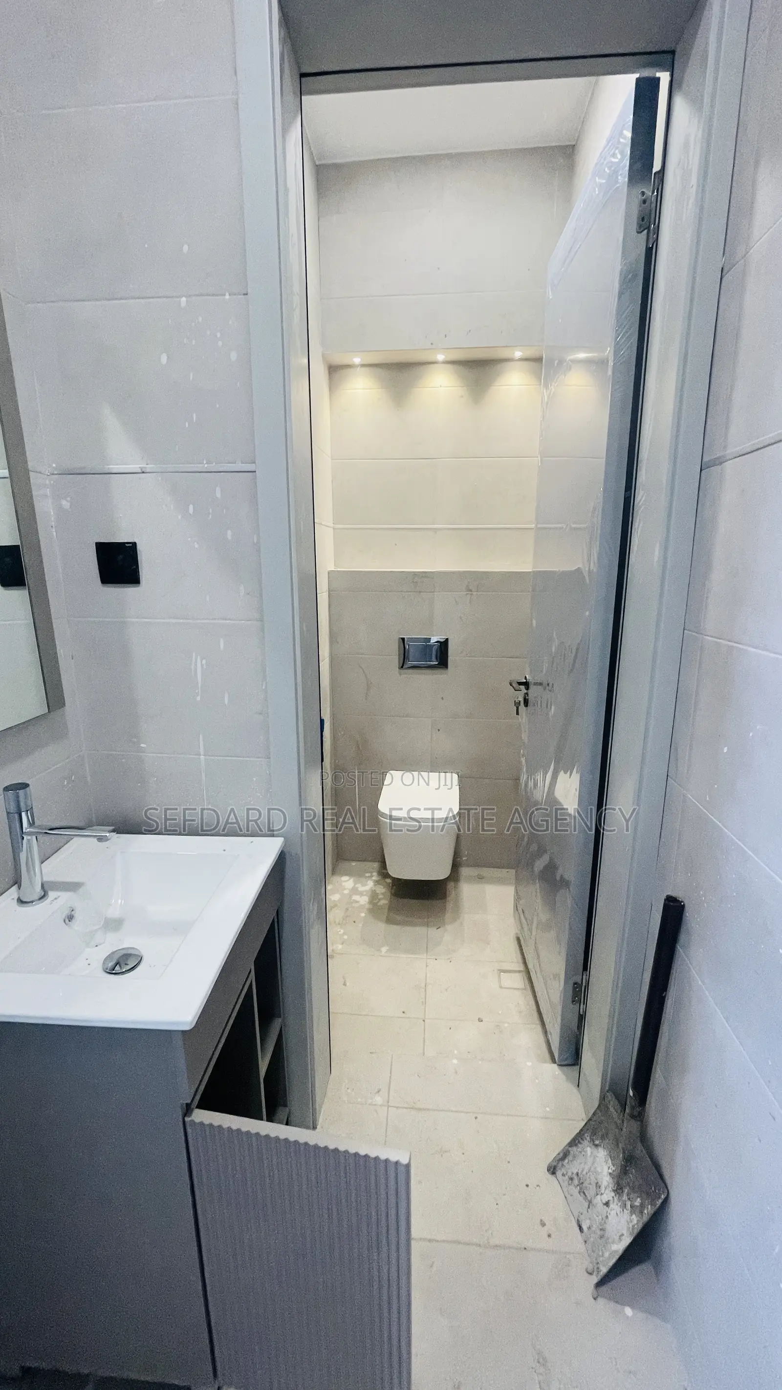 4bdrm House in Abelemkpe for sale