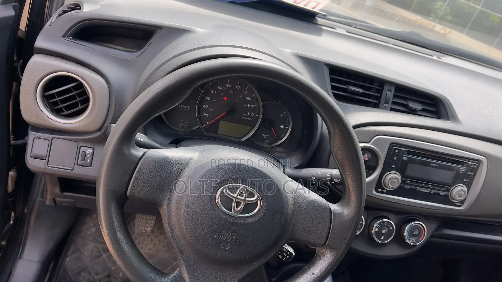 Toyota Yaris L Hatchback 3dr 2014 Black