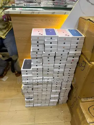 New Apple iPhone 13 256 GB Yellow