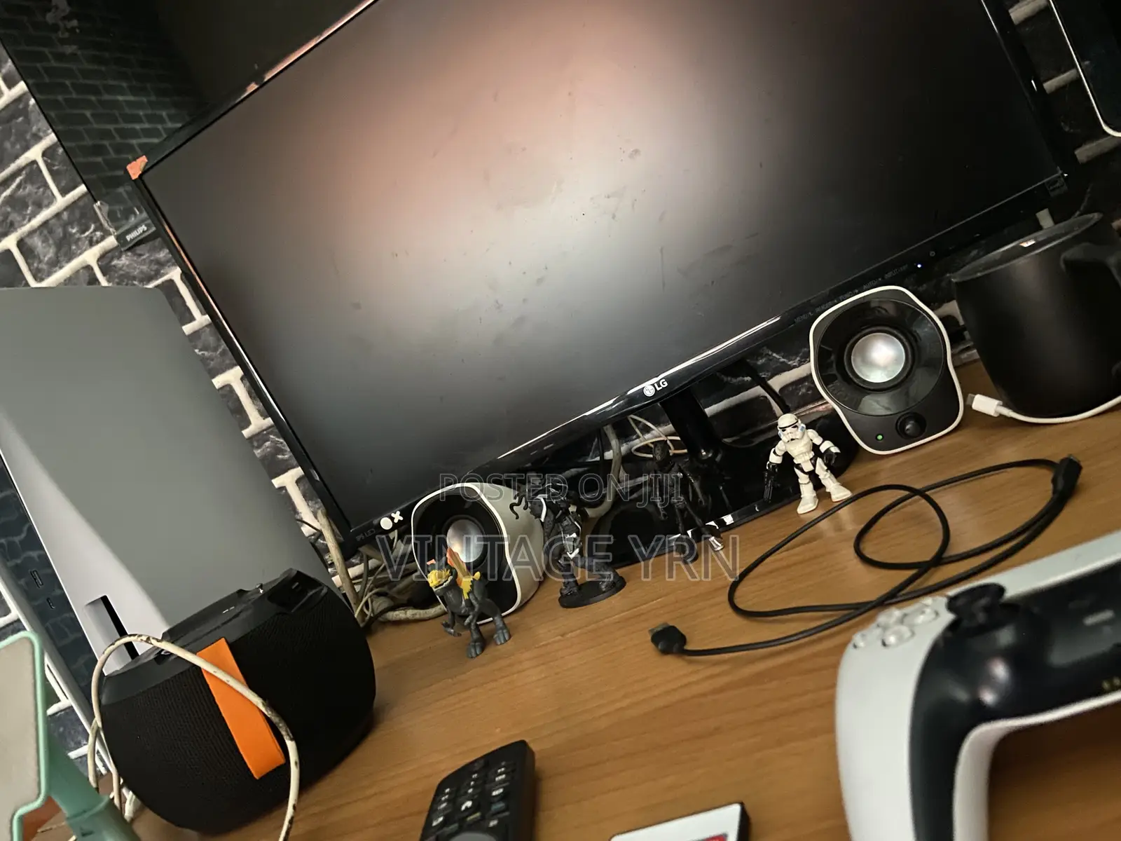 27 Inch Lg Monitor With Black Vertical Line on Scren
