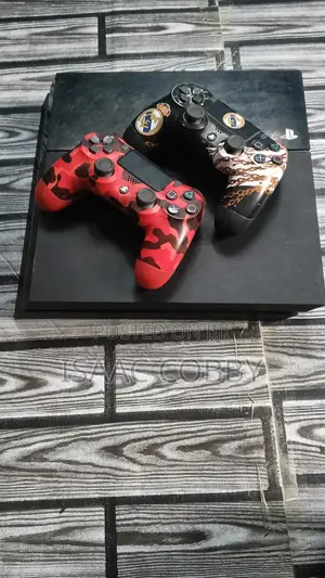 Ps4 Jailbreak With 7 Games and 2 Controllers