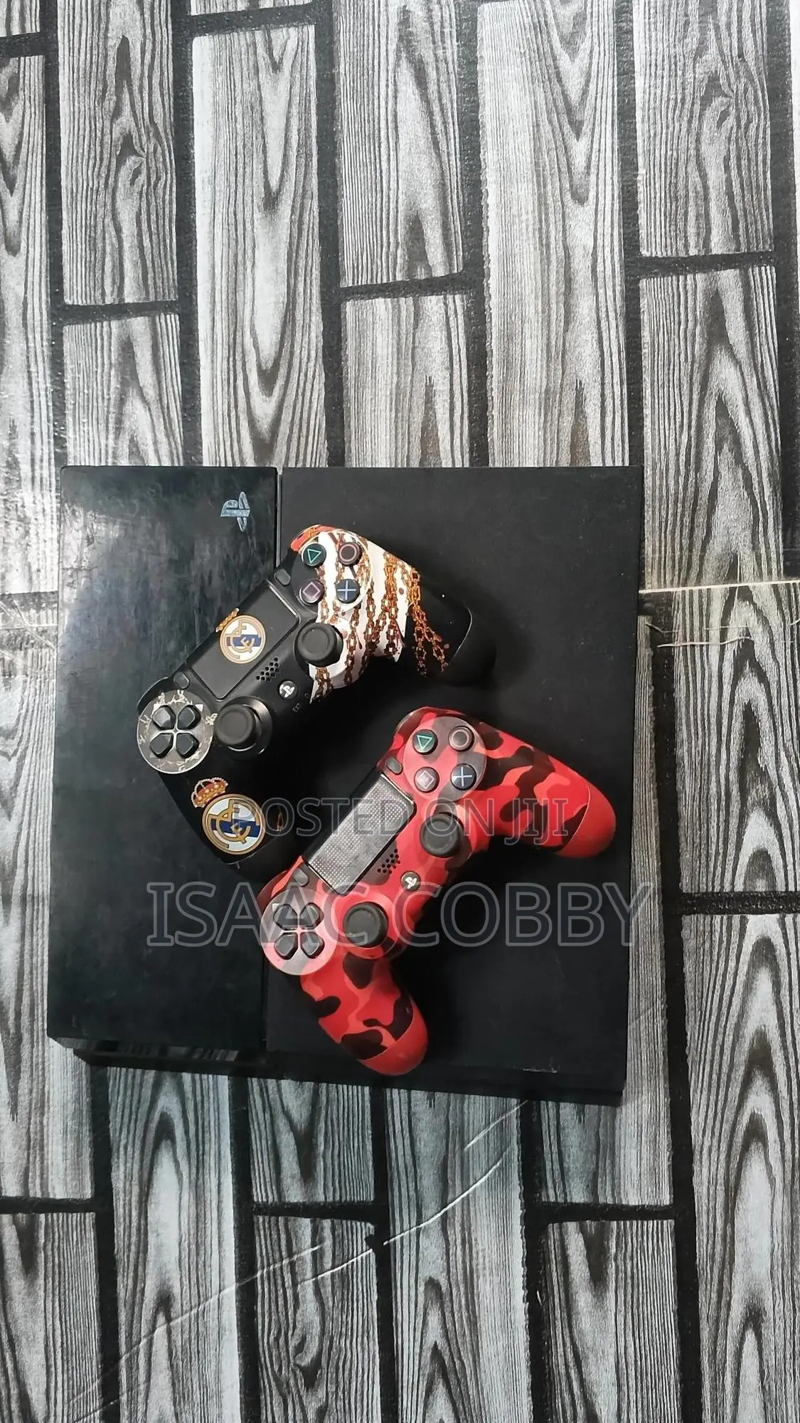 Ps4 Jailbreak With 7 Games and 2 Controllers