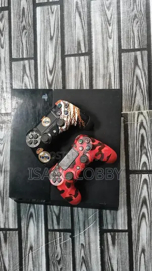 Ps4 Jailbreak With 7 Games and 2 Controllers