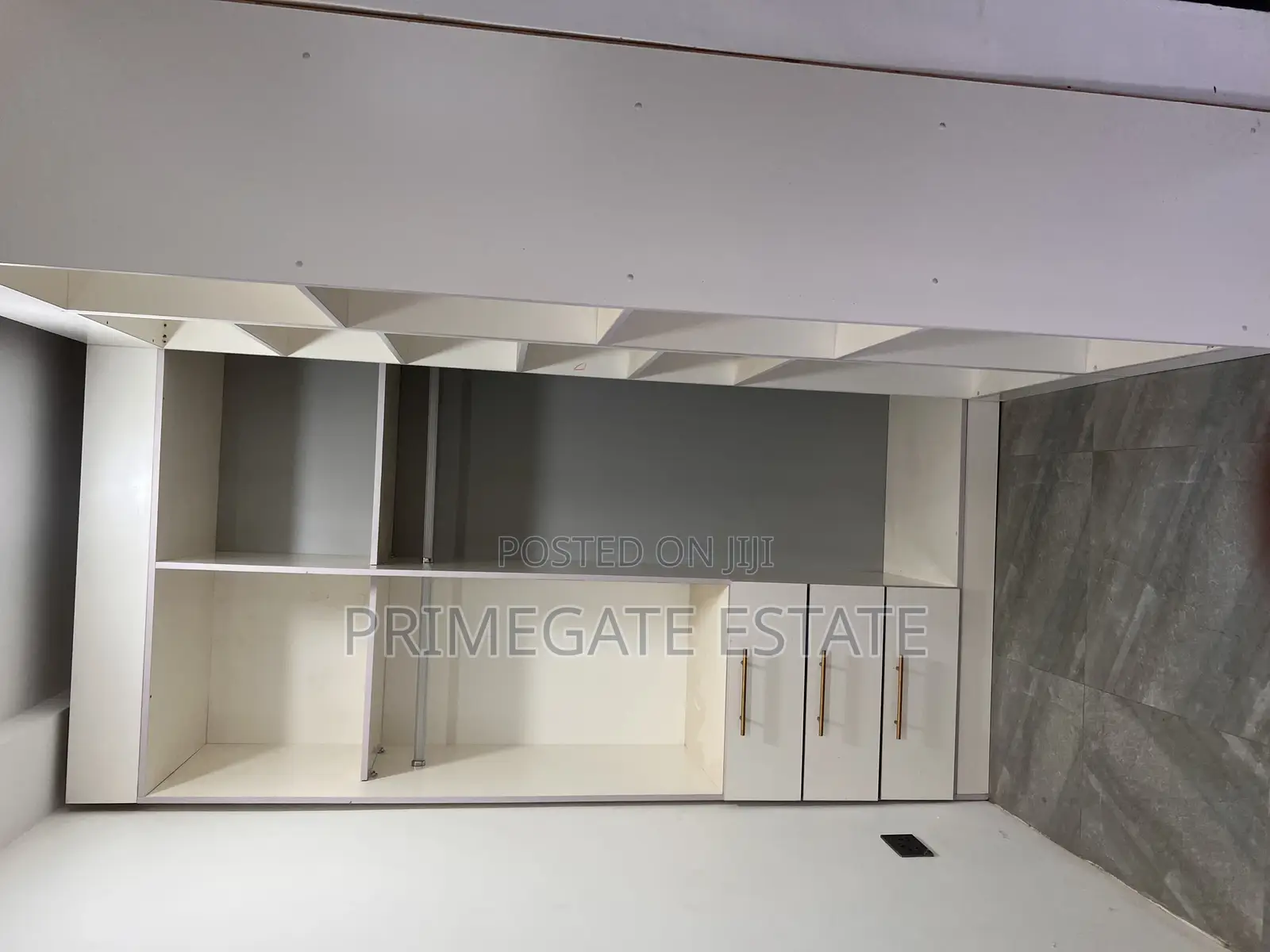 5bdrm House in Primegate Estate, Police Station for sale