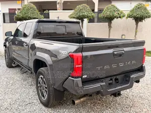 Toyota Tacoma 2024 Gray