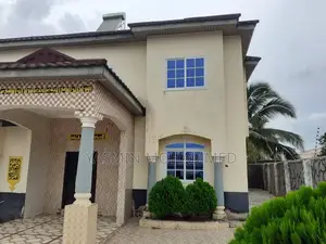 Furnished 8bdrm Apartment in Apam, Gomoa West for sale