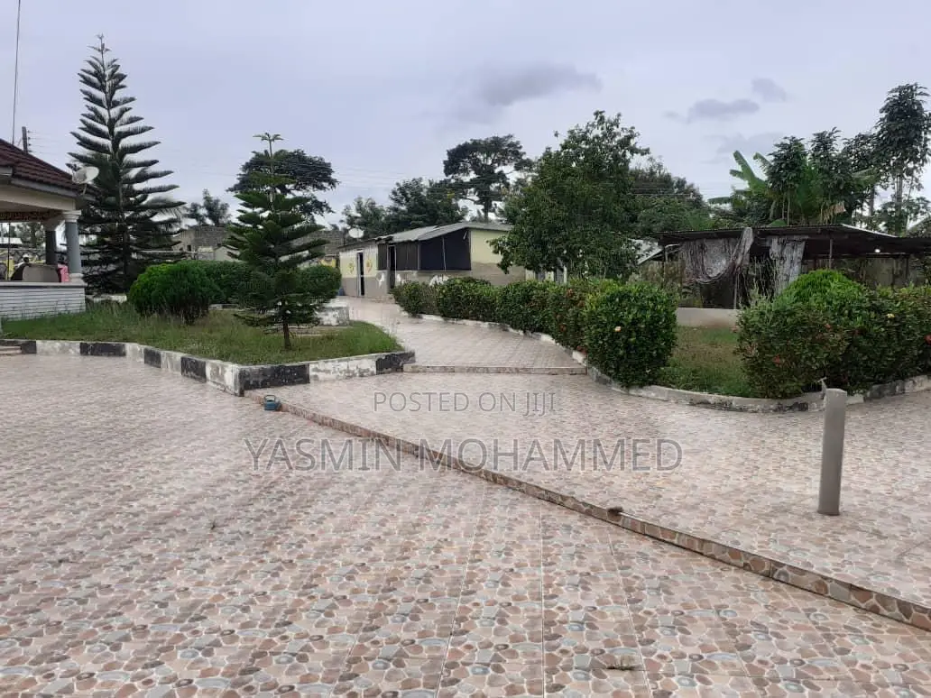 Furnished 8bdrm Apartment in Apam, Gomoa West for sale