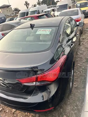 Hyundai Elantra Limited Sedan FWD (1.8L 4cyl 6A) 2016 Black